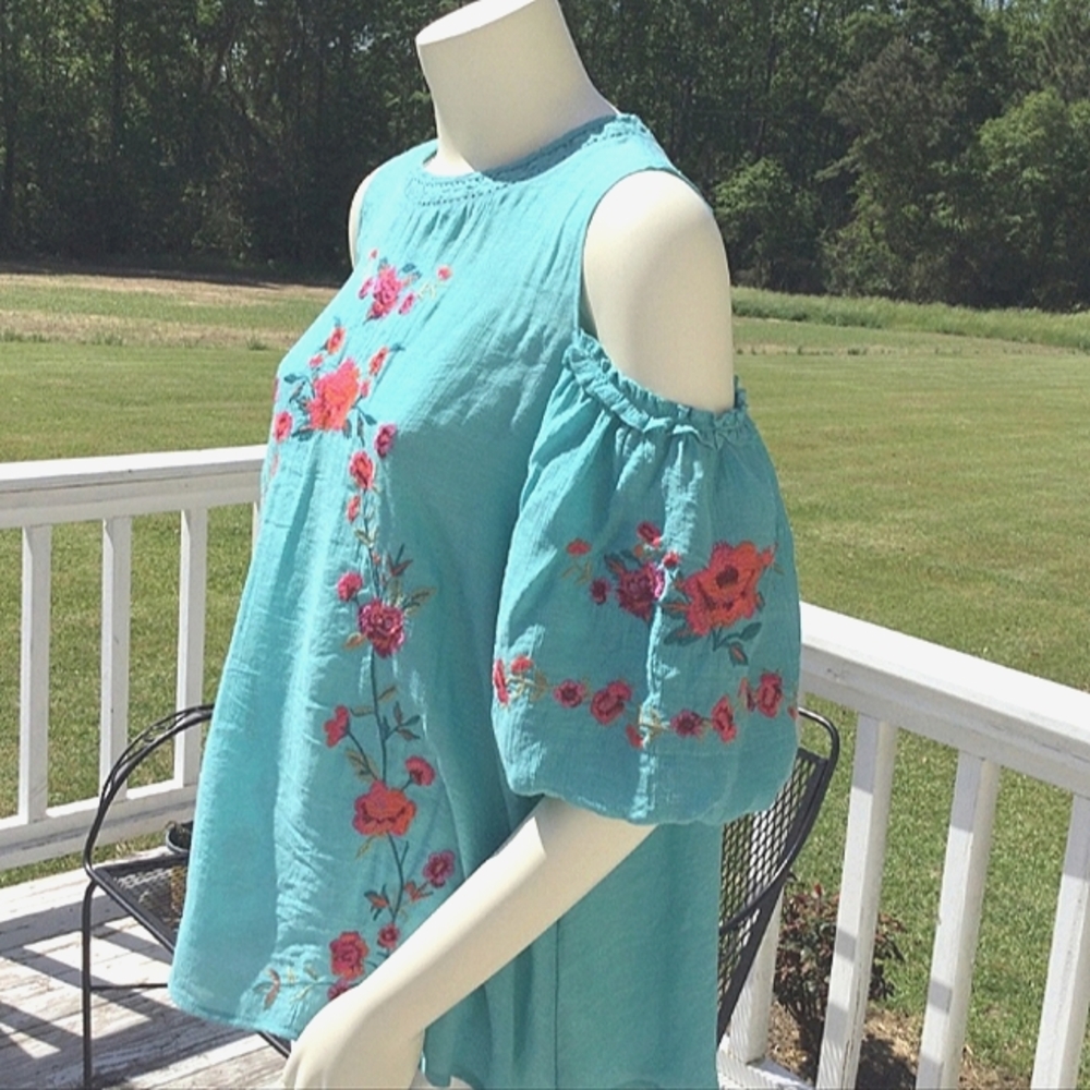 UMGEE Floral Rose Embroidered Cold Shoulder Short Puff Sleeve Top EUC - Picture 3 of 16